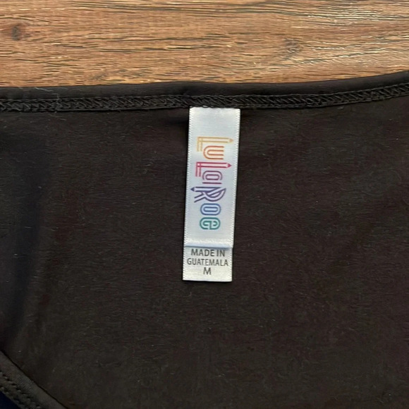 LulaRoe Simply Comfortable Black Short Sleeve Shirt Size M - Picture 2 of 2